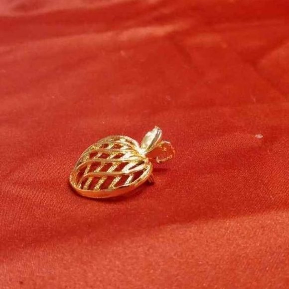 BEAUTIFUL 70'S LATTICE GOLDTONE APPLE PIN - Picture 6 of 7